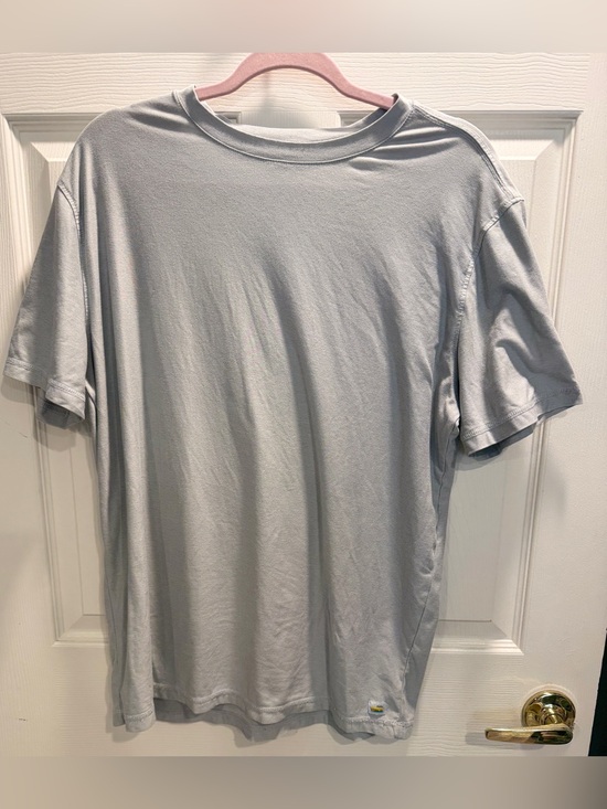 Vuori Other - Vuori Strato Tee Men’s Large Athletic Performance Shirt Logo Wear Light Flaws